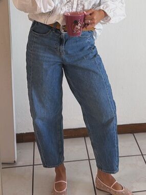 Old Navy Barrel Jeans in Classic Blue